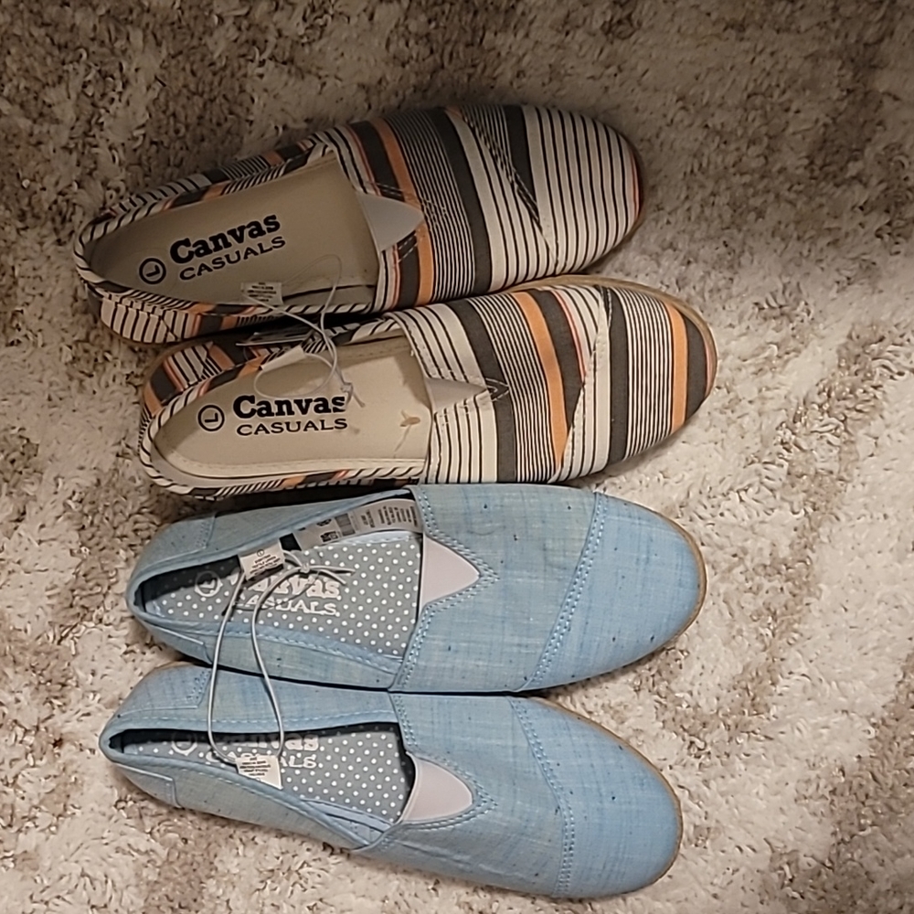 2 pairs Canvas casuals